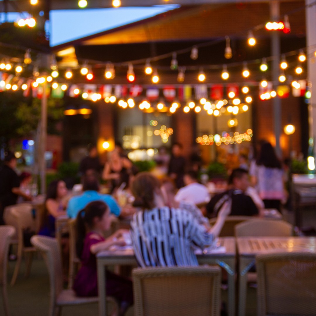Raising a glass to good company and beautiful nights at our outdoor bar #outdoorbar #goodtimes #nightlife